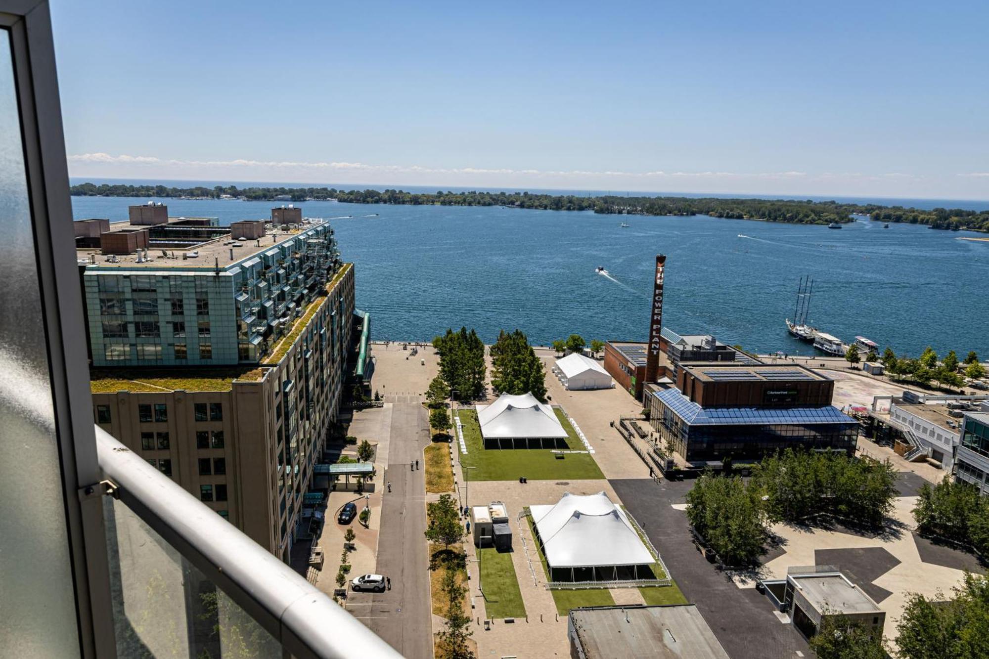 Waterfront Queens Quay West Apartment Toronto Exterior photo