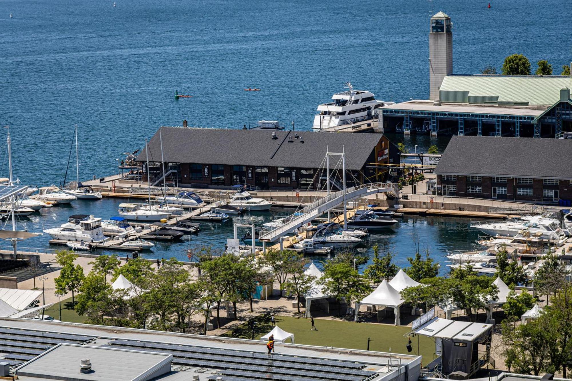 Waterfront Queens Quay West Apartment Toronto Exterior photo