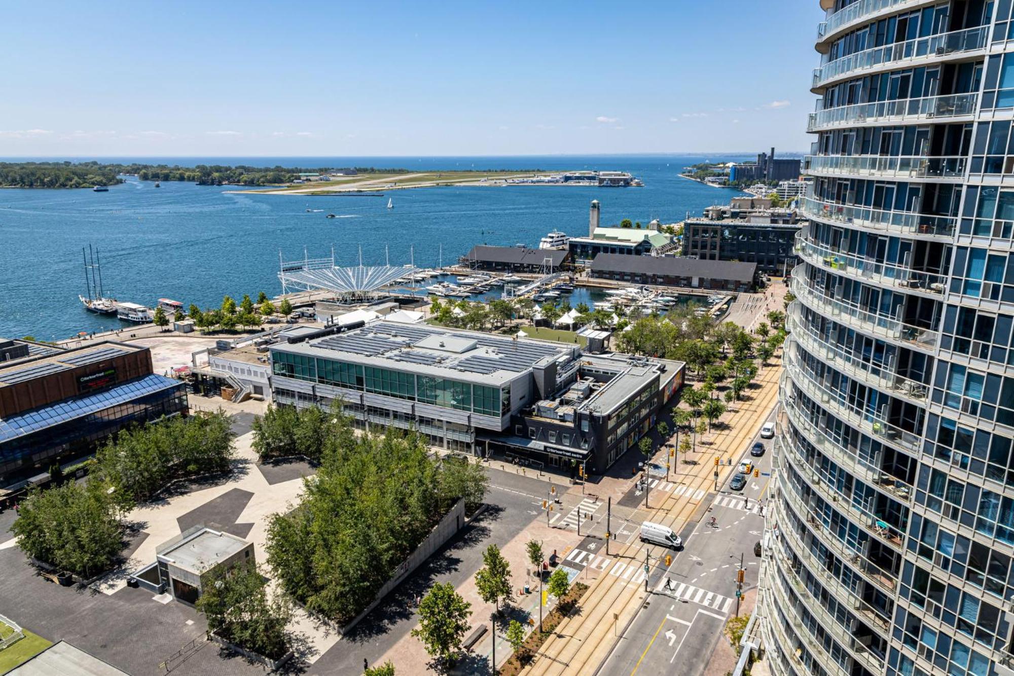 Waterfront Queens Quay West Apartment Toronto Exterior photo