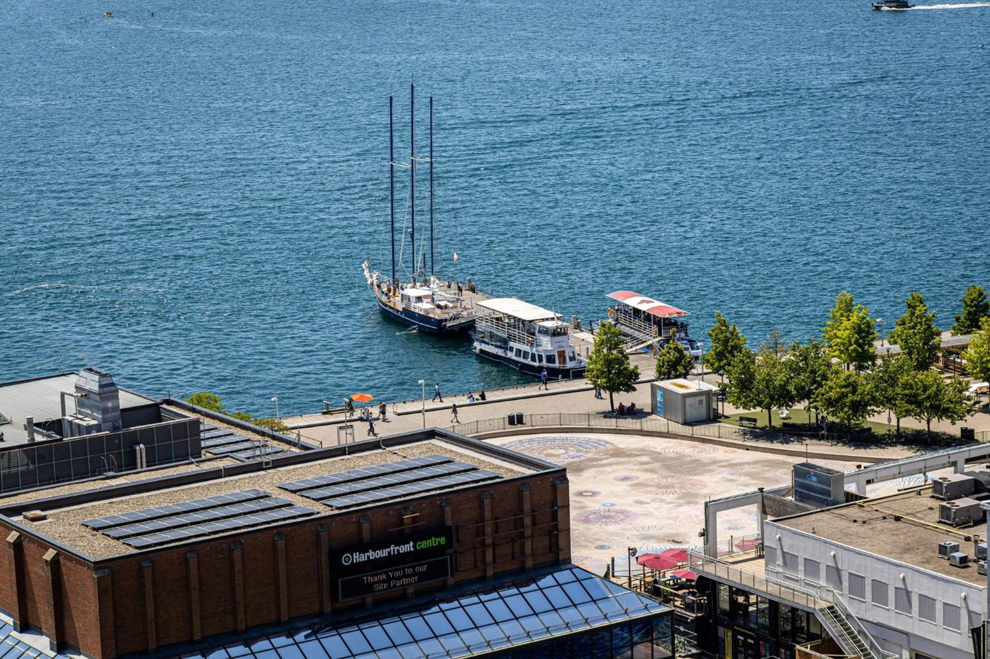 Waterfront Queens Quay West Apartment Toronto Exterior photo